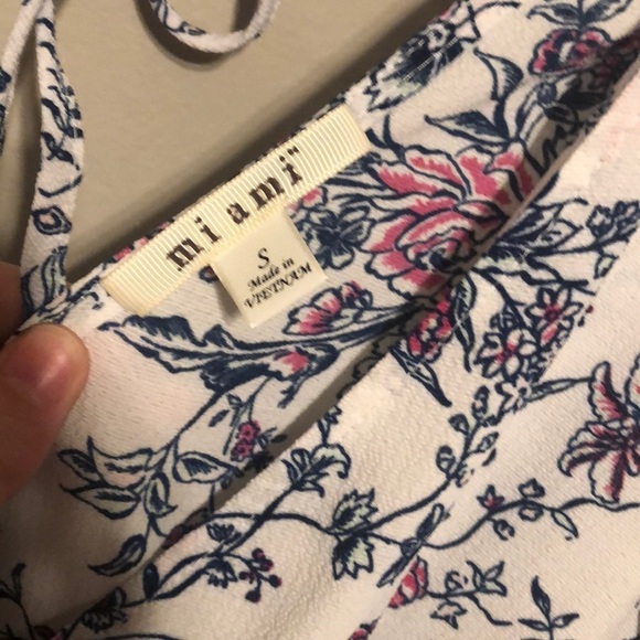 Francesca’s White Floral Romper Tie Belt Size Small - Picture 5 of 6